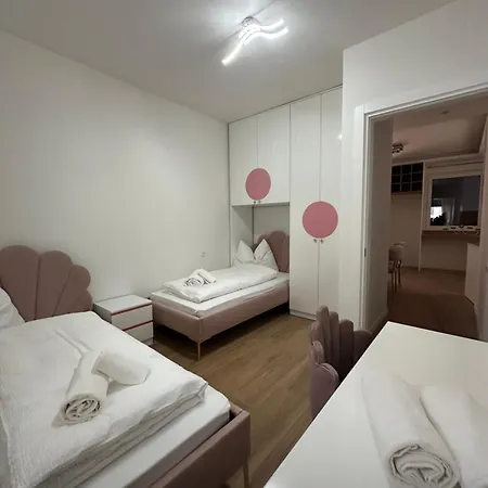 Hajdi Q & U * Merano